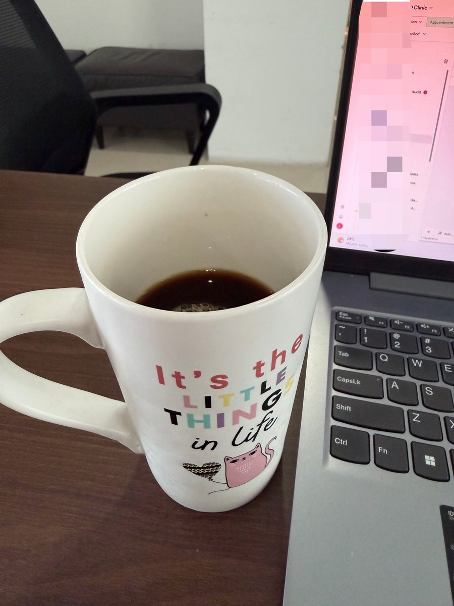 hhjracha's tweet photo. slowly learning how to drink black coffee so i could choose americano #thisandthat https://t.co/SbYLdhF14V