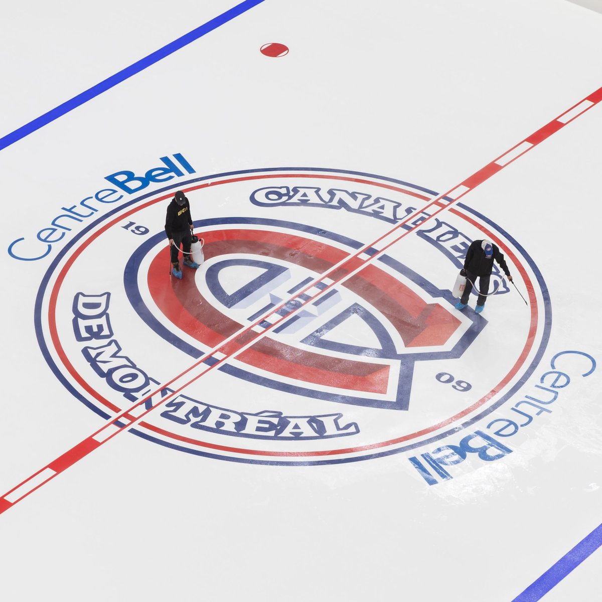 CanadiensMTL's tweet photo. Nouvelle glace en préparation... 🧊

New ice loading...

#GoHabsGo https://t.co/V1iHMq21lT