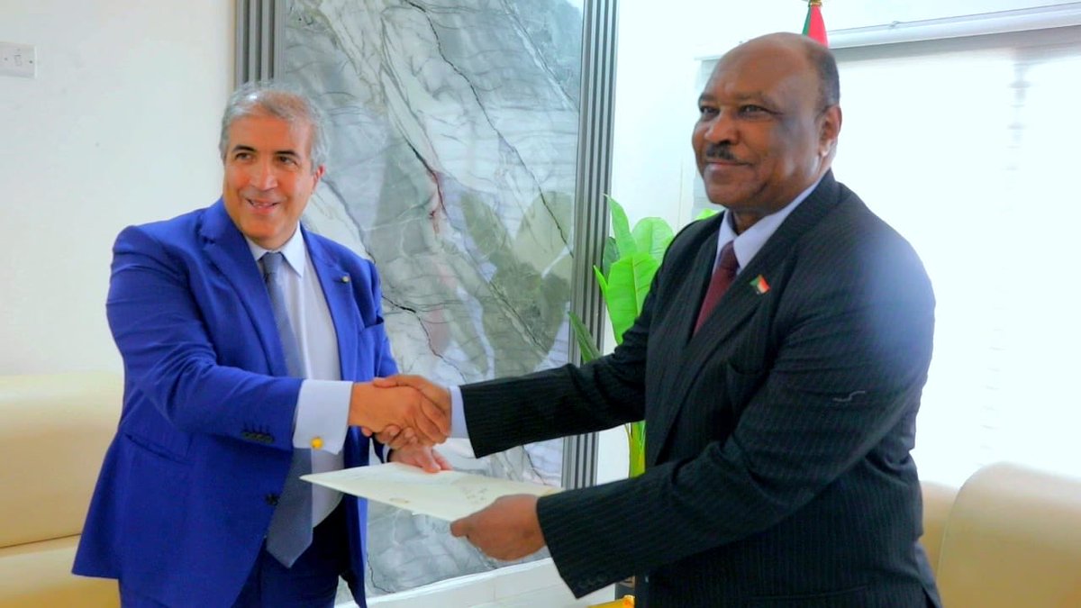 ItalyInSudan's tweet photo. Amb. @SilvioMignano presented the copy of the letters of credence to HE the Minister @Mohieldinsal. The meeting confirmed the excellent level of bilateral relations, never downgraded at diplomatic level despite one of the most diffcult periods in the country's history.🇮🇹🇸🇩 https://t.co/U3r9S5nuvq
