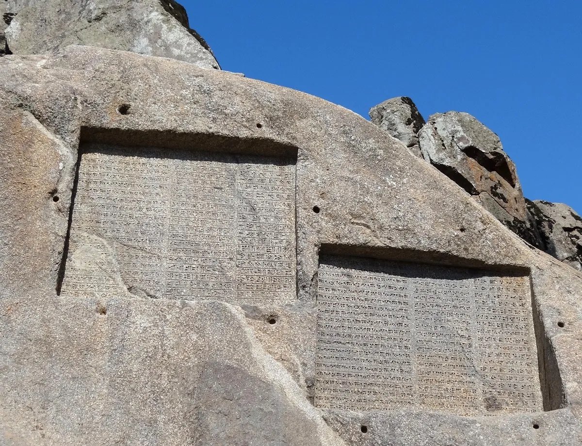 afsixo's tweet photo. 📍Ganjnameh Inscriptions, Hamedan, Iran

The Ganjnameh Inscriptions in ancient Ecbatana were carved into Mount Alvand over 2,500 years ago during the Achaemenid Empire. Written in Old Persian, Elamite and Babylonian cuneiform, they commemorate the reigns of Dariush I &amp; Khashayar. https://t.co/sdgdirBw3s
