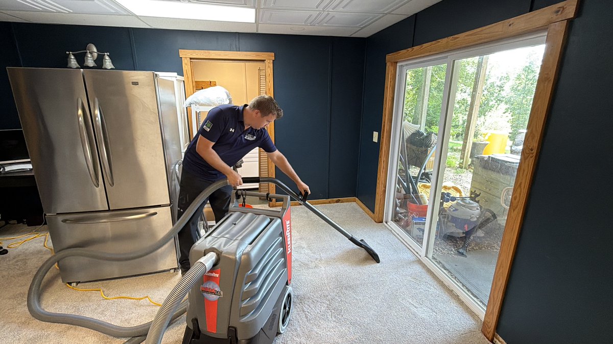 FirstInRestore's tweet photo. 🚰 Water extraction is crucial after water damage! Our team recently helped in Blairsville with top-notch equipment to eliminate as much water as possible. Need help? Call us at 678-483-7284! 

#WaterDamage #WaterExtraction #PropertyRestoration #BlairsvilleGA https://t.co/5kWK0poySl