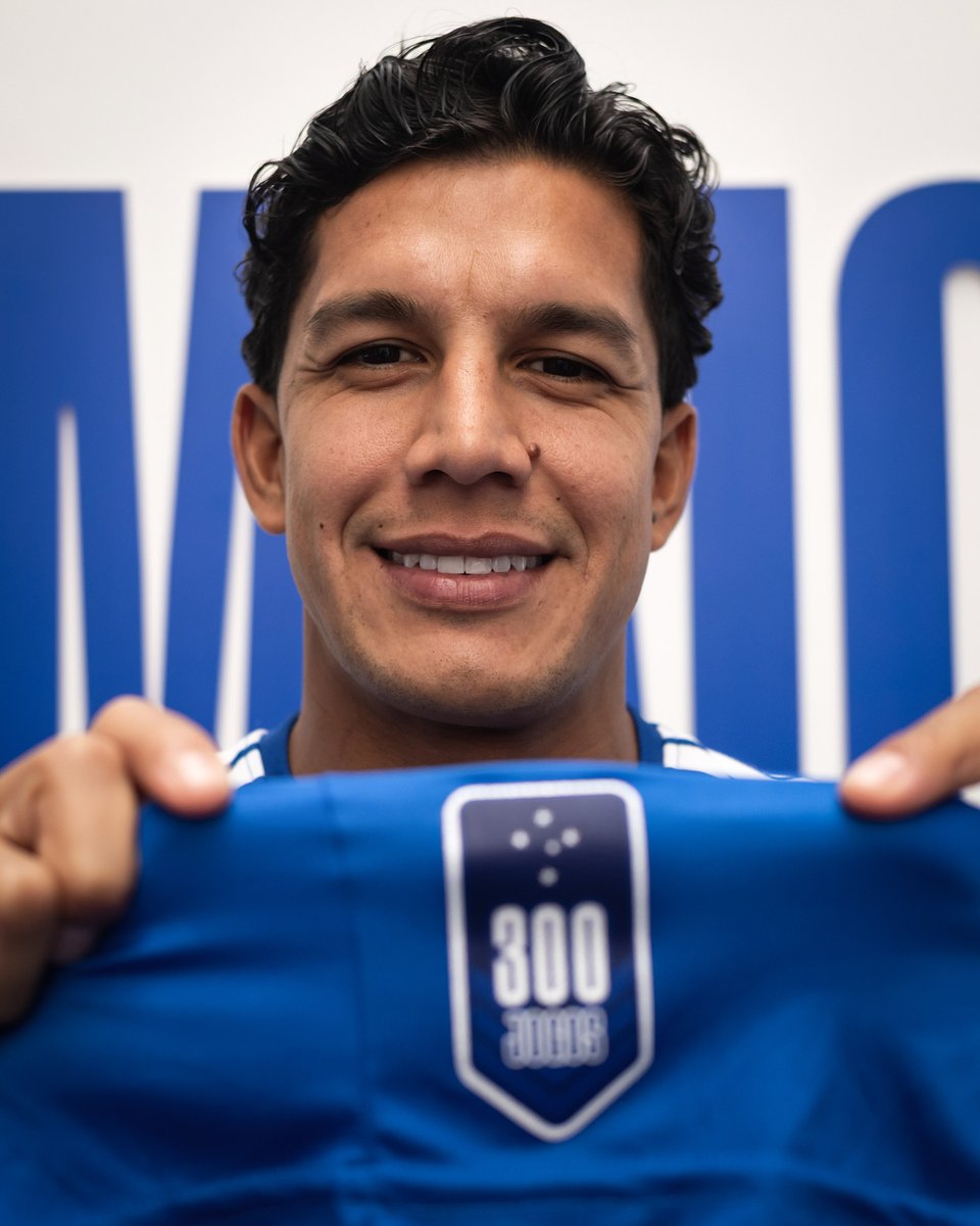 Cruzeiro's tweet photo. A partir de hoje, em todos os jogos do Cabuloso, a camisa do ídolo Lucas Romero terá um patch comemorativo pelos 300 jogos completados pelo atleta no clube! 🦊💙

📸 @ggaleixo / Cruzeiro https://t.co/mm1oLIWNCv