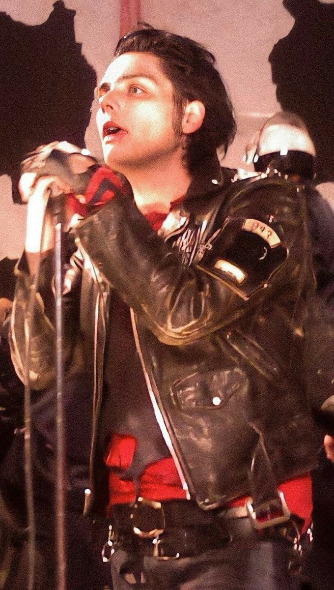 coleyrevenge's tweet photo. pelo amor de deus gente é ele é o Gerard desolation row tô em pânico pqp https://t.co/9t7yXAfj9c