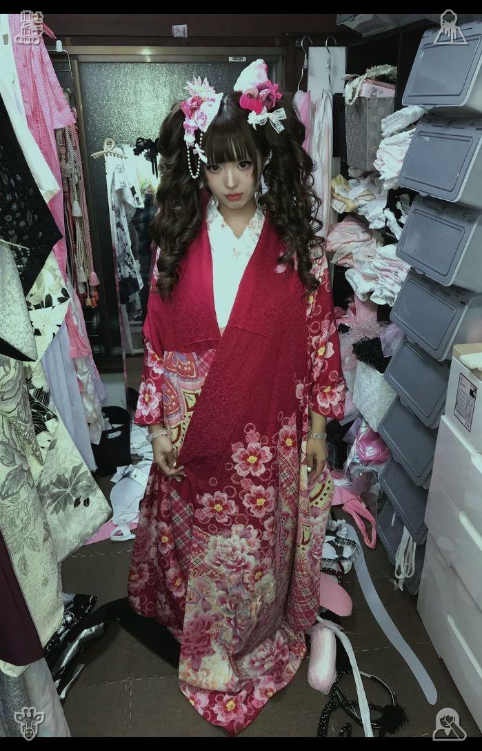 quillreports's tweet photo. 🥨Grape harvesting, home-brewed winemaking, balcony cleaning on a sunny patio — enjoying the warm sunlight as I tidy up the outdoor space. 190728. https://t.co/XH5IdmKT5l