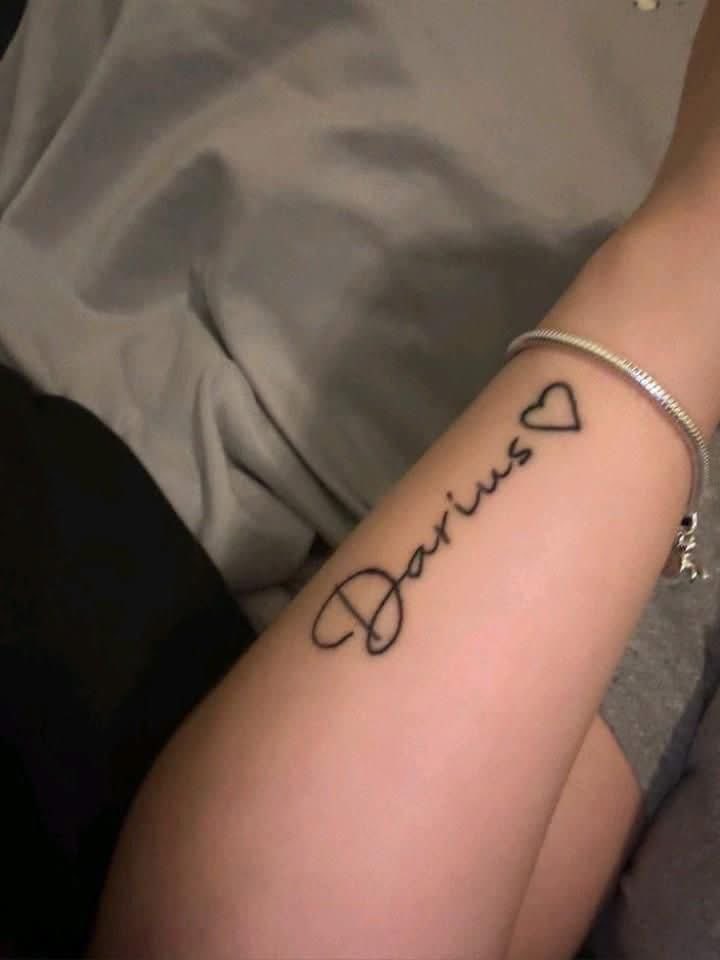 layxsnv's tweet photo. Y’all still got that name tatted or is it a feather now? 🤣 https://t.co/T1th3B2jMl