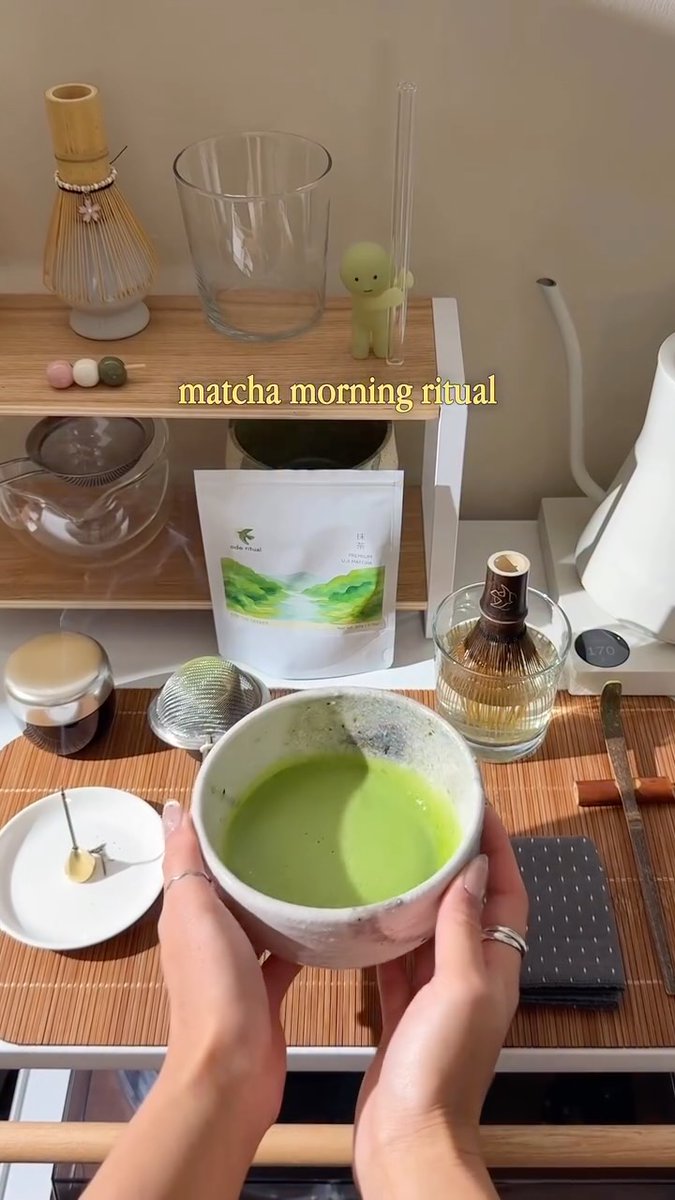 oderitual's tweet photo. さっきなんですが、お茶碗一杯ぐらいのご飯が余ってたので「それが冷えたら冷蔵庫に入れておいて」と旦那に言ったら旦那は「あったかいままではあかんの？」と聞いてきました！
私は傷むし、電気を食うからと思ってるんですけど、どっちが正しいんでしょうか？🤔 https://t.co/DOmtn2umEt