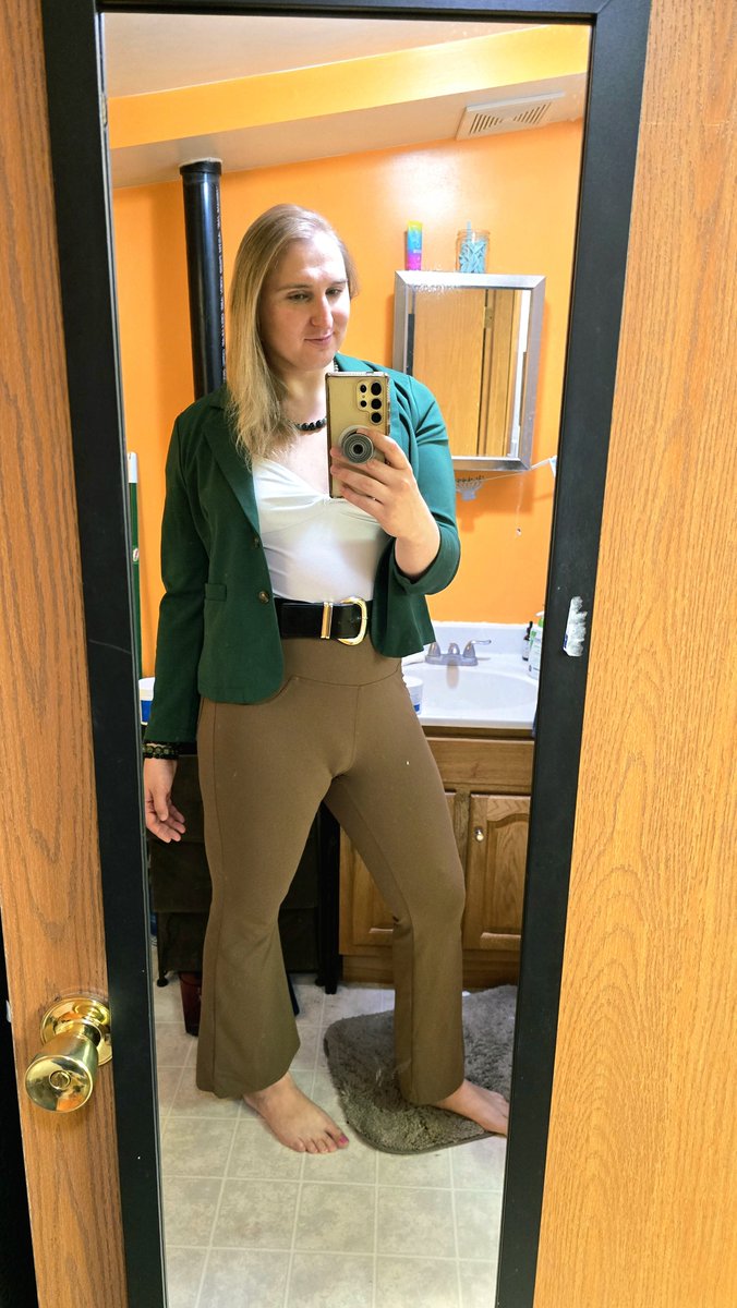JYakunin's tweet photo. One of my favorite things to do is plan my outfits. I'm going on a work trip and here are a couple of my outfits I packed. 

#ootd #workfit #outfits https://t.co/SnGIizM7Gc