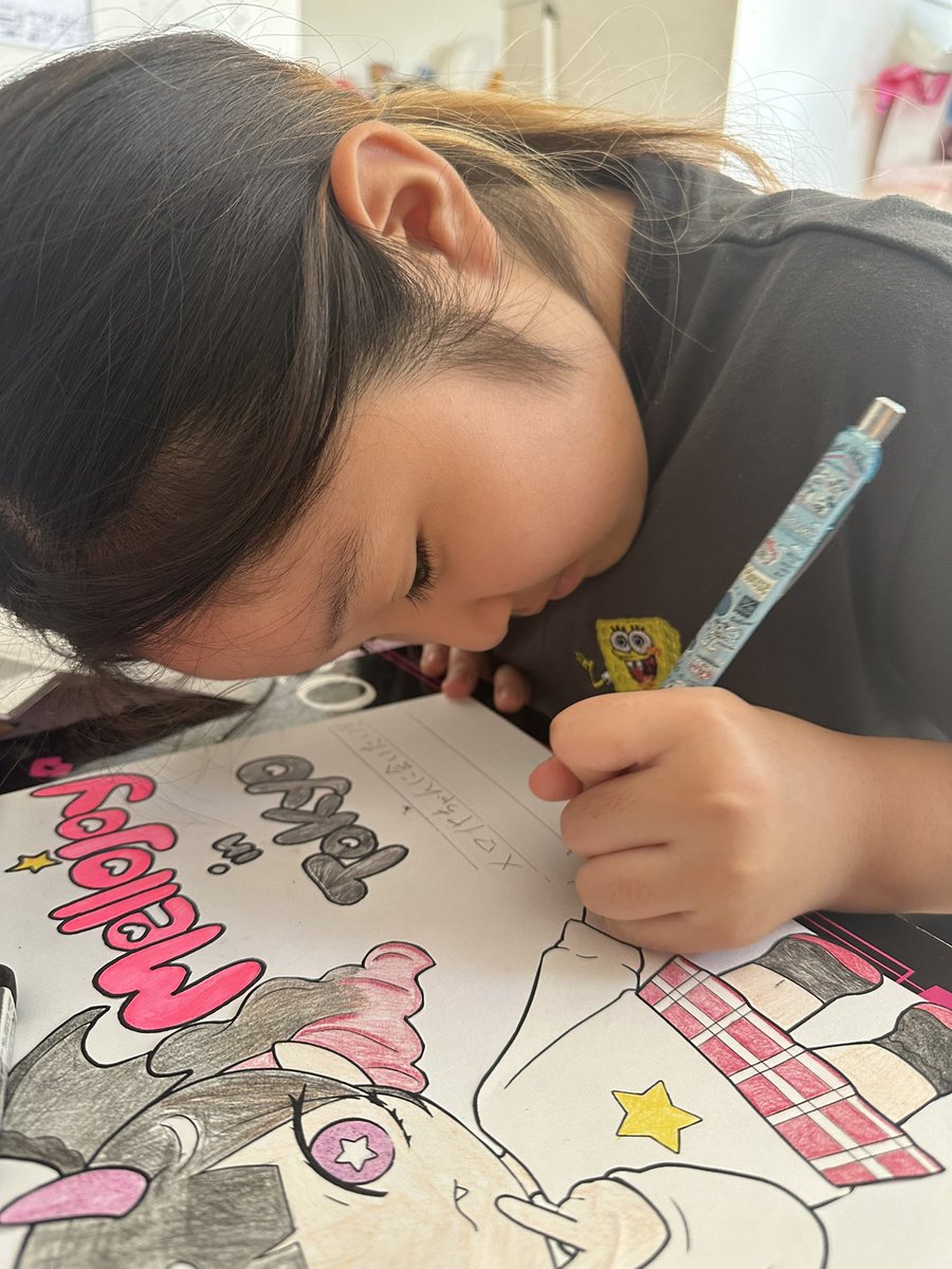 0710Megu's tweet photo. @MellojoyJapan メロジョイを持ってない我が家ですが、メロイヤちゃんに会えると信じて、手作りボードを作って一緒にドライブしました☺️メロイヤちゃんに会いたい‼️メロジョイの世界に連れてって‼️メロイヤちゃんのおうちにいきたい‼️届きますように🙏
#MelloyainTokyo #MellojoyHARAJUKUPOPUP #MellojoyWorld https://t.co/kuUzIUlKsA