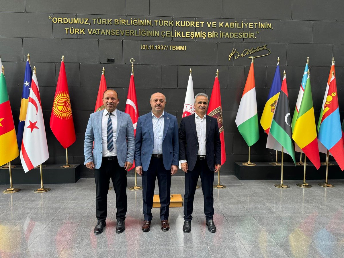 talatyavuz29's tweet photo. ***ZİYARETİMİZ***

MSÜ. Kara Harp Okulu Temsilcimiz Doç. Dr. Faruk KILIÇ'ı ziyaret ettik.

@EgitimBirSen https://t.co/RjFUtNYVoG
