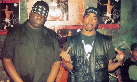 RapMais's tweet photo. 🚨 THE GAME AFIRMA QUE AS MORTES DE TUPAC E BIGGIE NUNCA FORAM UM MISTÉRIO PARA QUEM REALMENTE VIVEU AS RUAS DE COMPTON 

O rapper afirmou que pessoas profundamente ligadas às ruas de Compton e Los Angeles já conhecem há anos quem cometeu os dois assassinatos.

“QUEM MATOU O TUPAC E QUEM MATOU O BIGGIE NÃO É NENHUM MISTÉRIO PRA QUEM VIVE EM LOS ANGELES, CARA. [...] SE VOCÊ É DE COMPTON OU DE L.A. E ESTEVE TÃO ENVOLVIDO NAS RUAS QUANTO EU, ENTÃO VOCÊ SABE QUAL É A HISTÓRIA.”