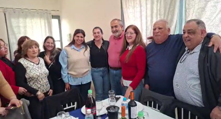 hectordaer's tweet photo. En nuestra visita a San Juan también compartimos un encuentro con los compañeros y compañeras de ATSA San Juan, junto a su Secretario General, Cro. Alfredo Duarte, la Cra. Silvia López, Sec. Gral. adjunta, y con los compañeros @Javipok, Secretario General de @atsabsas, y @MaschioNorberto, Secretario General Adjunto de @AtsaBsAs .
Una reunión para seguir fortaleciendo la organización, la unidad y la defensa de los trabajadores y trabajadoras de la sanidad en todo el país.