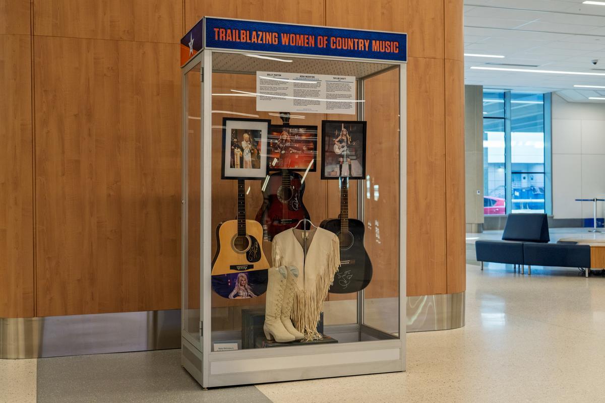 iah's tweet photo. We lost an icon today.
RIP Dolly Parton.

Our Trailblazing Women of Country Music display is in Terminal E, on the Arrivals level. https://t.co/NYD5SwBnaf