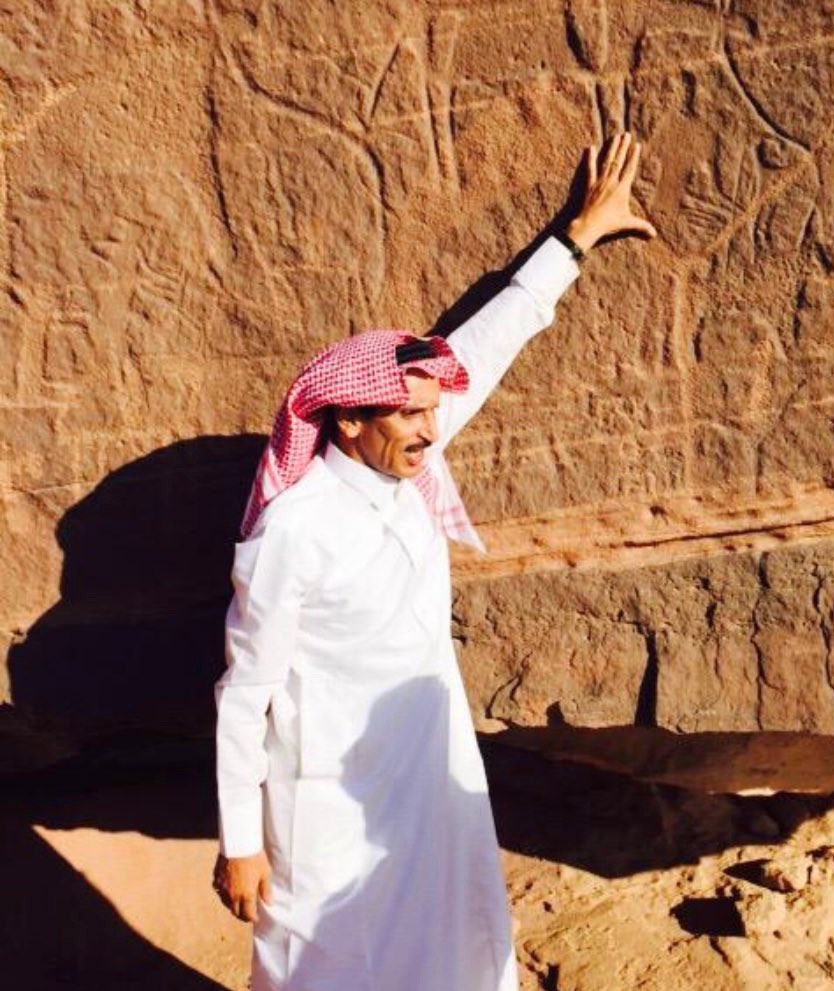 _alhakm's tweet photo. سعد علوش يشرح بيت الراحل مساعد الرشيدي:

"أركيت ظهري على ظلّ الجبل لكن
ما جت مواعيد ظلّه مع مواعيدي"

بيت مليء بالخذلان وخيبة الظن https://t.co/ZT01Xn06E2