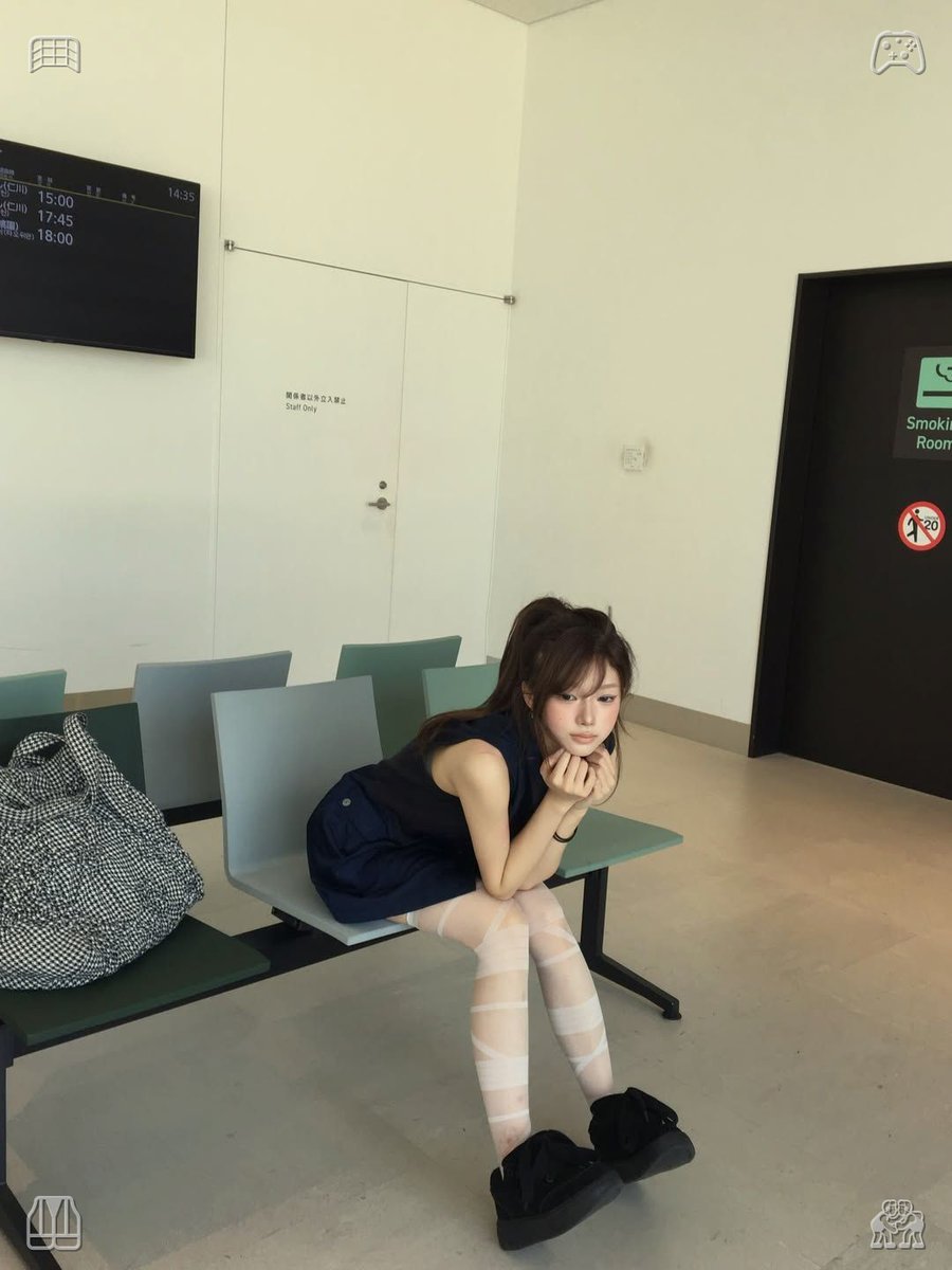yuchacha_10's tweet photo. With a chic backpack slung over her shoulder, Dara spots the fawns wandering too far and lets out a gentle bleat, which halts them in their tracks. They pivot and scamper back to her, pressing their noses against her legs as she tenderly grooms their heads with her tongue. https://t.co/Zqq7iFZWax