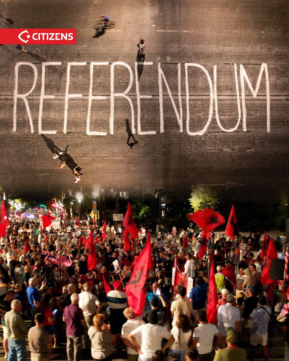 Flamingo_TV's tweet photo. Në ditën e 87-të të Revolucionit Flamingo, një grup aktivistësh dhe ekspertësh mjedisorë nisën mbledhjen e firmave për zhvillimin e një referendumi kundër ligjit nr. 21/2024, duke kërkuar që qytetarët të vendosin vetë për shfuqizimin e tij.

CC: Citizens https://t.co/1blJdrNoUa