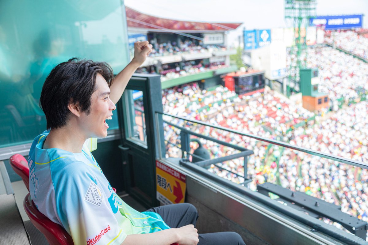 RakutenSportsJP's tweet photo. #細田佳央太 さんのセレモニアルピ��チ当日の様子をお届け！📸

登板直後のインタビューはこちら👇
https://t.co/AVdy7wA0X3

@KanataHosoda
#RakutenEagles https://t.co/H85pcoioYp