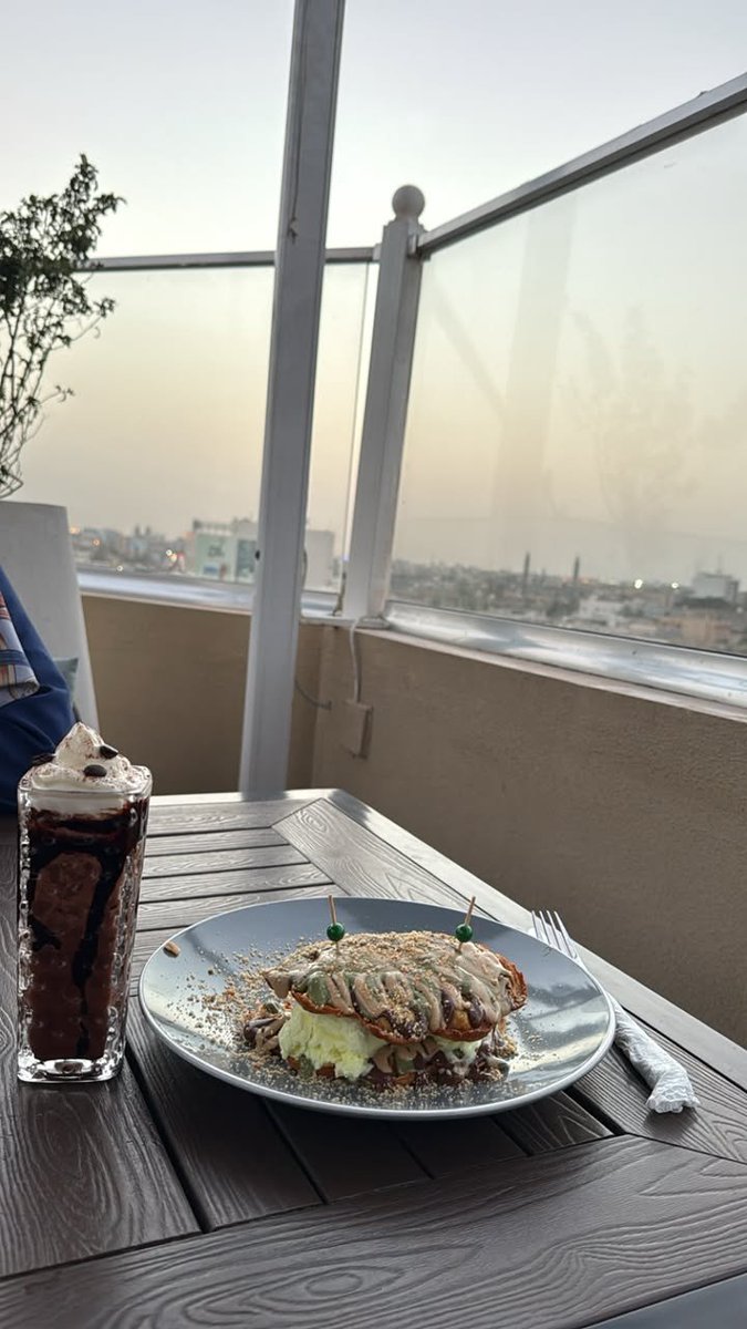 Asma_shebna's tweet photo. مصراتتنا الجميلة مساء يوم الأمس هروبا من قطع الكهرباء   💞

ربي يحفظها ويرعاها ♥️ https://t.co/zJ4wCODR4Z
