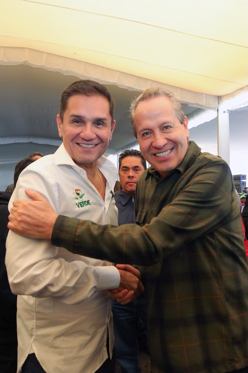 NDP_Noticias's tweet photo. 🟢🤝 ¡FUERZA Y UNIDAD VERDE EN ATIZAPÁN! 💚

@eruviel_avila arropa a @luismontano_atz ante más de mil personas 🎉 en un encuentro que reunió a liderazgos políticos, sindicales y comunitarios 👥

Conoce más ⬇️
🔗https://t.co/wF6yTPwLXJ🌐

#UnidadYFuerza 💚 #ProyectoCompartido 🤝 https://t.co/qUs1fY07bm
