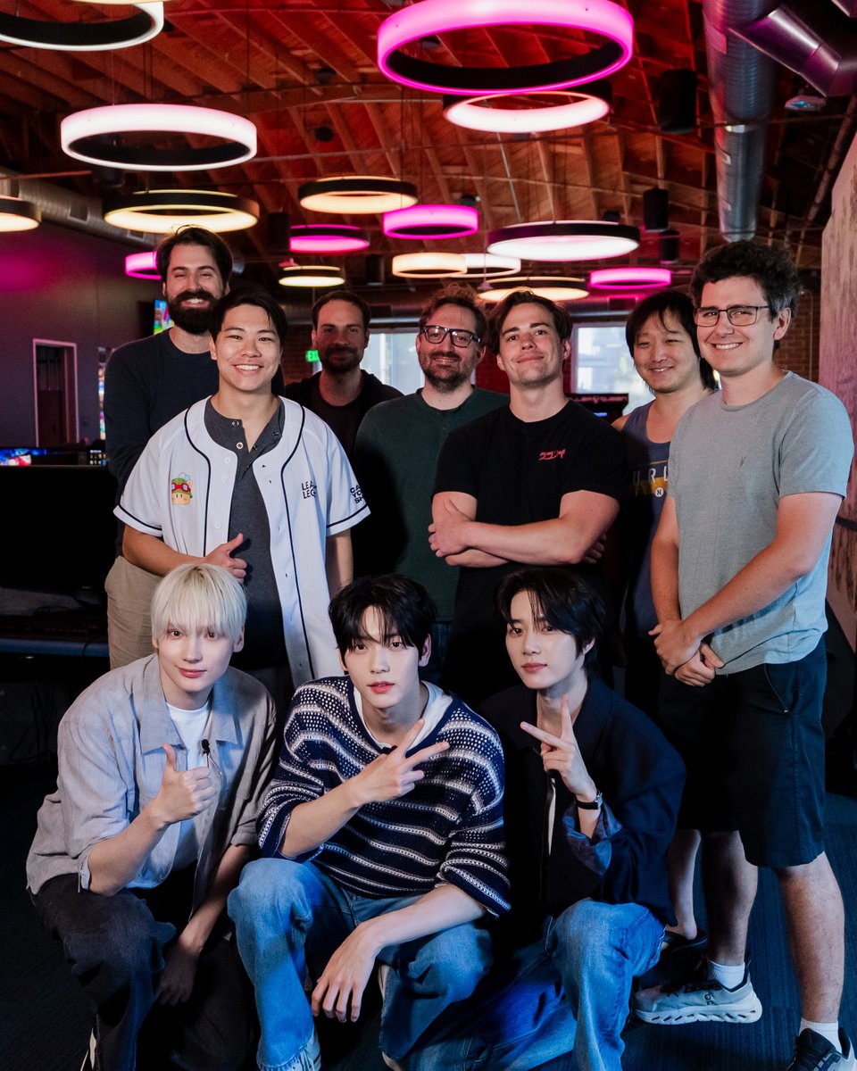 LeagueOfLegends's tweet photo. it was Nice to Meet Ya @TXT_bighit at Riot HQ https://t.co/LGlCsTlTKv