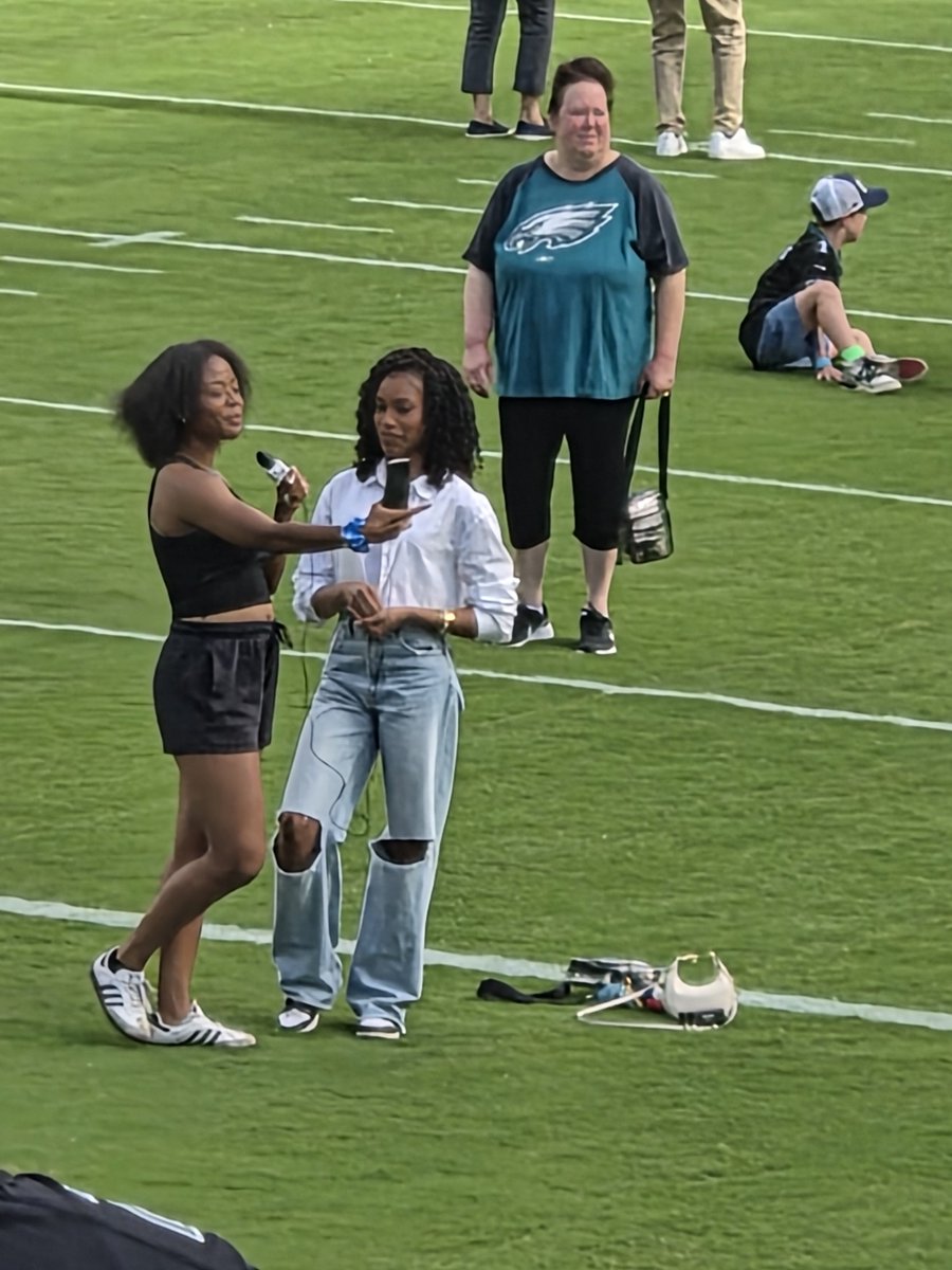 iysh21's tweet photo. I see you @Symone_Stanley 🙌🏽💚🦅💚 https://t.co/fdN8wD8b4M