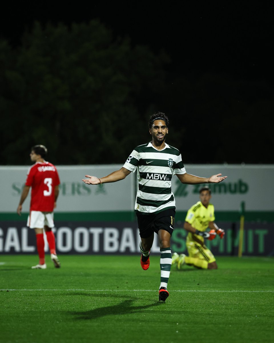 SportingCP's tweet photo. As melhores imagens do 𝐓𝐑𝐈𝐔𝐍𝐅𝐎 dos #Sub23SCP no dérbi 📸 #SCPSLB https://t.co/BTUu6CameI