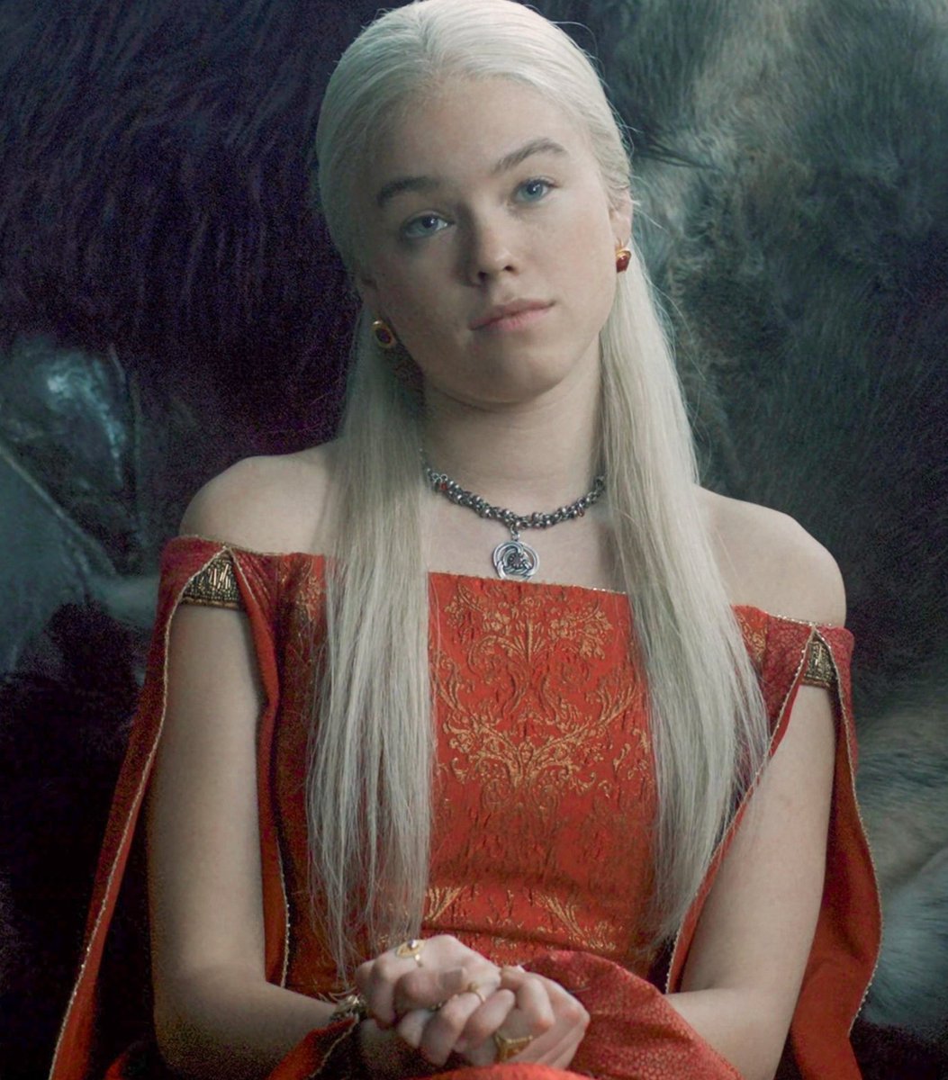 Mayham_H's tweet photo. "rhaenyra is so spoiled" really?!! the queen is spoiled?! the heir to iron throne?! the king's daughter when the targaryens were at the height of their power is spoiled?! this is so shocking! https://t.co/XR3WSUVbcI