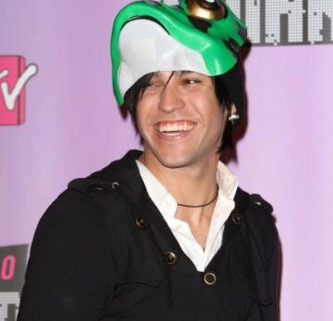 grizzlvrr's tweet photo. im sorry for posting about petes smile sm and pete in gen but her smile like #heals me i swear to god ˶o̴̶̷᷄‸o̴̶̷̥᷅˶ https://t.co/Byr59fyx6H
