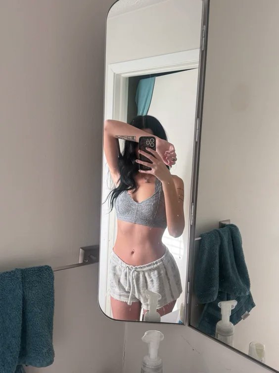 valslovess's tweet photo. I just received $50 thrift spree from Kiyoshi via Throne. Thank you! https://t.co/F61d5VfsZz #Wishlist #Throne https://t.co/7IyM7AsM8D