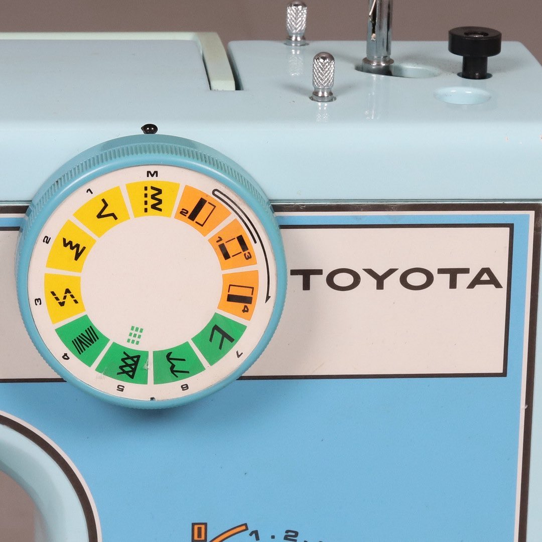 ComputerLove_'s tweet photo. Toyota 2600 Sewing Machine https://t.co/Exe77JT0Nt