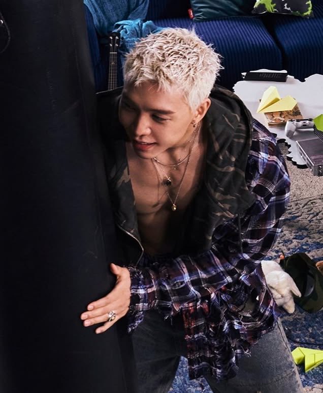 favxritejsuh's tweet photo. he is insane actually https://t.co/9xZY4HlZHU