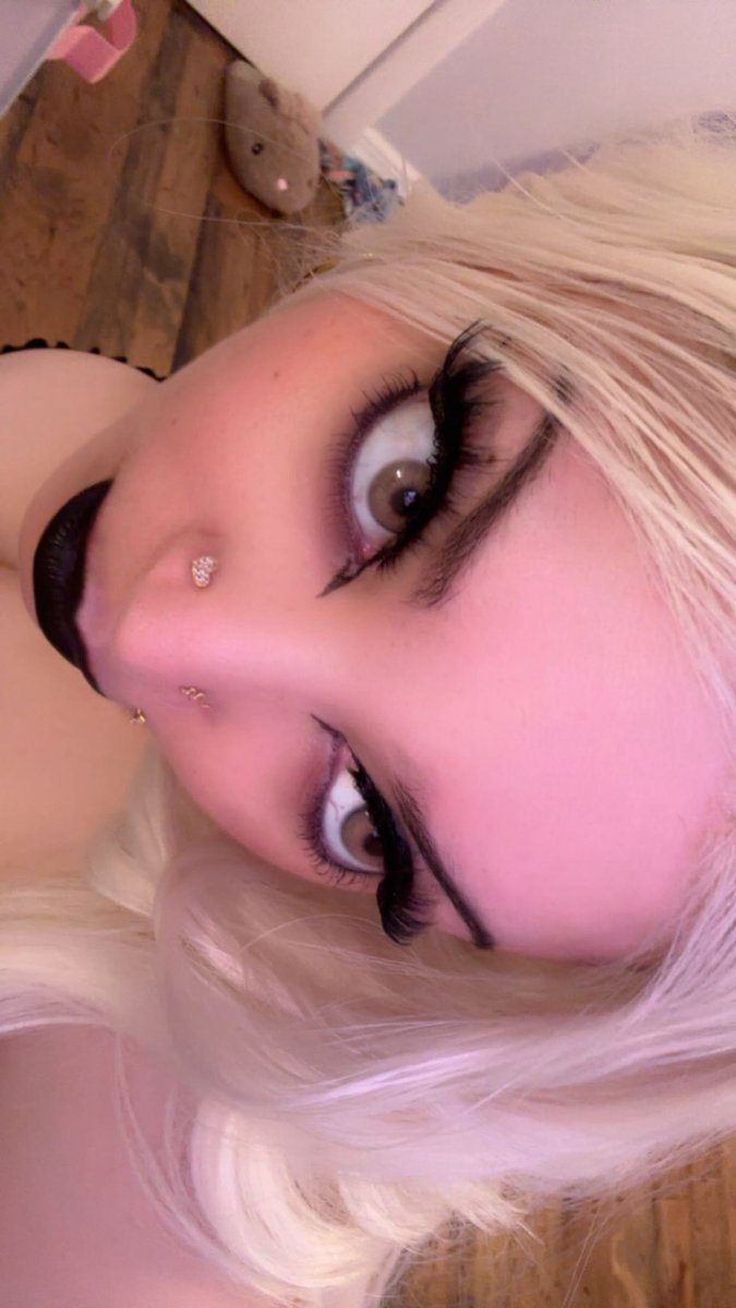 VixSiny's tweet photo. Ty for all the follows and messages! I’m replying everyone as fast as possible but I’m active in my discord if yall wanna chat :3 https://t.co/Hqt35bpaHk