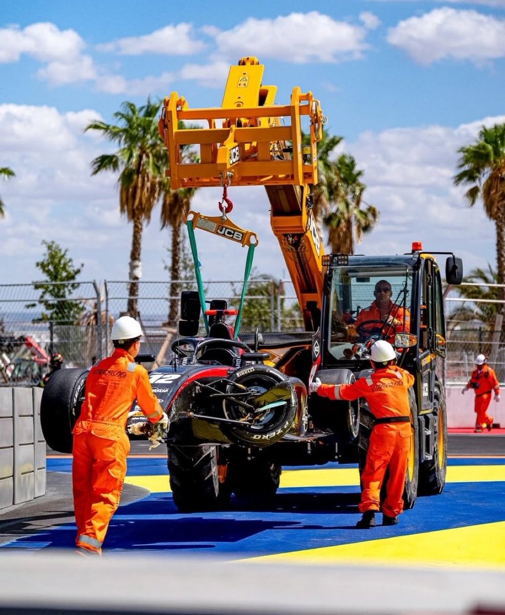 RaceLineFR's tweet photo. FORMULE 3
Durant ces 2 jours de tests de Formule 3 sur le nouveau circuit du MadRing il y aurait eu 19 drapeaux rouges provoqués par différents accidents des pilotes
Dont 9 hier et 10 aujourd’hui (en 12 heures d’essais au total)
#F3 #F3Testing https://t.co/ldtkmLnV7m