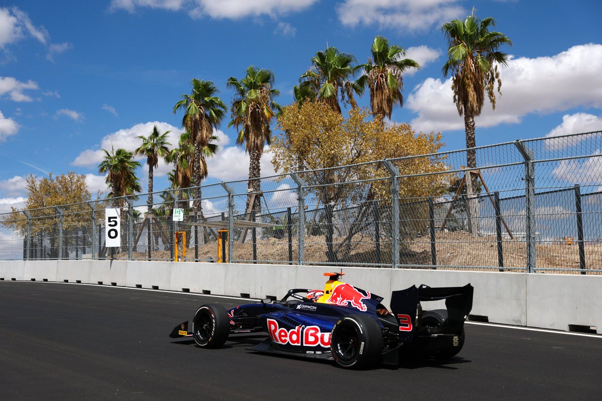 RaceLineFR's tweet photo. FORMULE 3
Durant ces 2 jours de tests de Formule 3 sur le nouveau circuit du MadRing il y aurait eu 19 drapeaux rouges provoqués par différents accidents des pilotes
Dont 9 hier et 10 aujourd’hui (en 12 heures d’essais au total)
#F3 #F3Testing https://t.co/ldtkmLnV7m