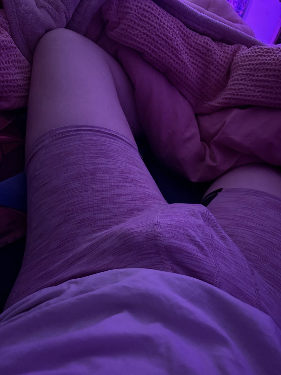 NighttimeBakery's tweet photo. Lazy bulge before work….i really don’t wana go to work https://t.co/5SihxuaqDH