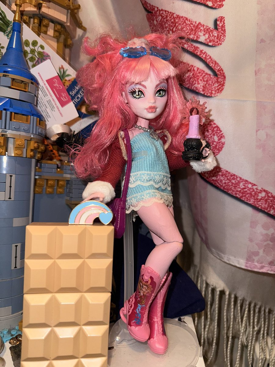 Solanasboutique's tweet photo. Made a doll of what I feel like Solana means to me🫶 https://t.co/Hy8gyuZMTv