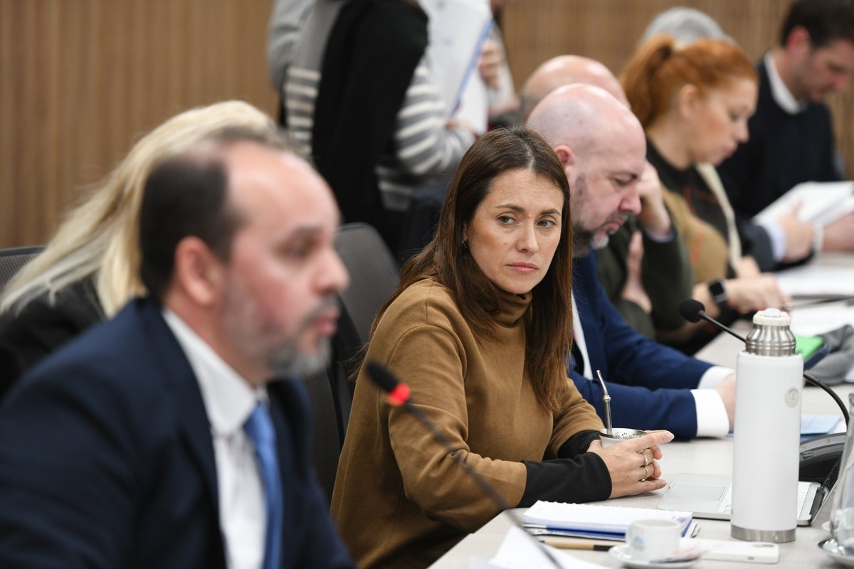 EnteMetropolCba's tweet photo. El Ente Metropolitano Córdoba participó del debate nacional por una Ley Federal de Áreas Metropolitanas, aportando la experiencia cordobesa en gobernanza, cooperación intermunicipal y planificación regional.

Durante la reunión, el presidente @Dean_Rodrigo  destacó la importancia de fortalecer estos espacios de gestión conjunta, capaces de reunir a municipios con distintas realidades, capacidades y pertenencias políticas en torno a objetivos comunes.

La experiencia del Ente demuestra que la cooperación metropolitana permite ampliar capacidades locales, impulsar proyectos de impacto regional y mejorar la calidad de vida de las comunidades.

Agradecemos a la presidenta de la Comisión de Asuntos Municipales, diputada @caritobasualdo , y al diputado (MC) @fabiojquetglas  por la convocatoria y por abrir este espacio de diálogo federal sobre el presente y el futuro de las áreas metropolitanas en Argentina.

Desde Córdoba, seguimos trabajando por una región más integrada, solidaria y sostenible.