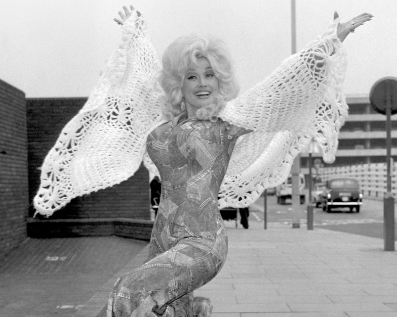 JonesHowDareYou's tweet photo. Another unwelcome DEATH NOTICE. #ValeDollyParton
https://t.co/6tRPNyjSGQ https://t.co/jamoqQiGZC