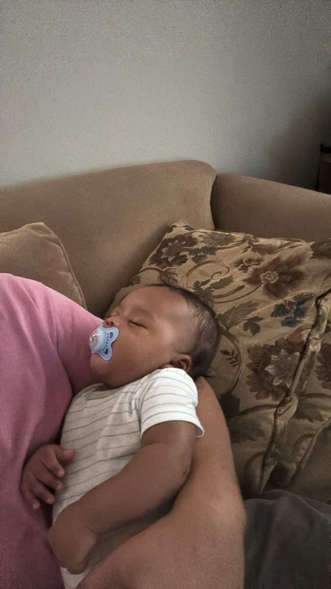 Uncle_Bleek's tweet photo. @1GorgeousGemini No worries he back sleep lol https://t.co/6oqU3SNUAg