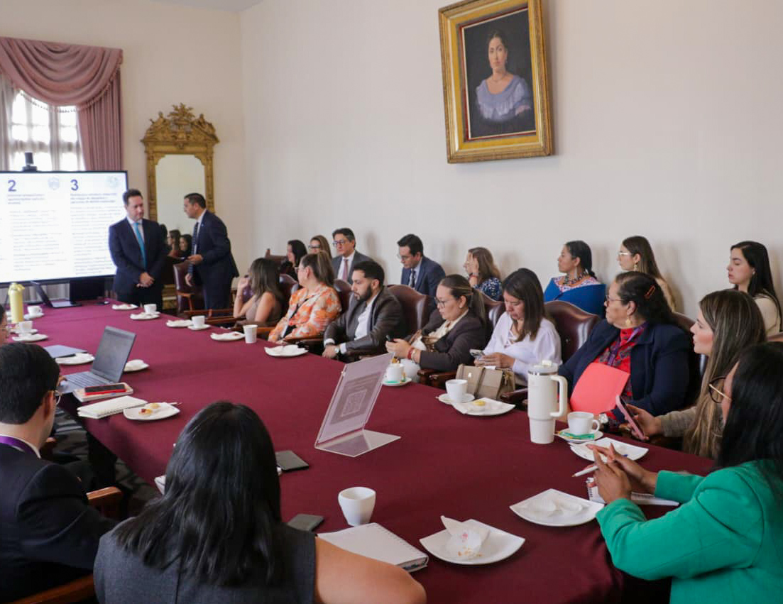 unicefecuador's tweet photo. Construir un mejor futuro para niñas, niños y adolescentes requiere escuchar, dialogar y sumar esfuerzos. 💙

Hoy, en la Reunión de Alto Nivel para la validación de los Programas de País 2027–2030 de las agencias de Naciones Unidas en Ecuador, presentamos la propuesta del nuevo Programa de Cooperación UNICEF–Ecuador.

Junto a instituciones del Estado, seguimos sumando aportes para definir las prioridades que guiarán nuestro trabajo por la niñez y adolescencia durante los próximos cuatro años.

#UNICEF #Ecuador #NacionesUnidas
