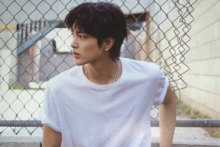 lizcoertis's tweet photo. Can we bring the mullet back pls pls https://t.co/EFatj4UXFG