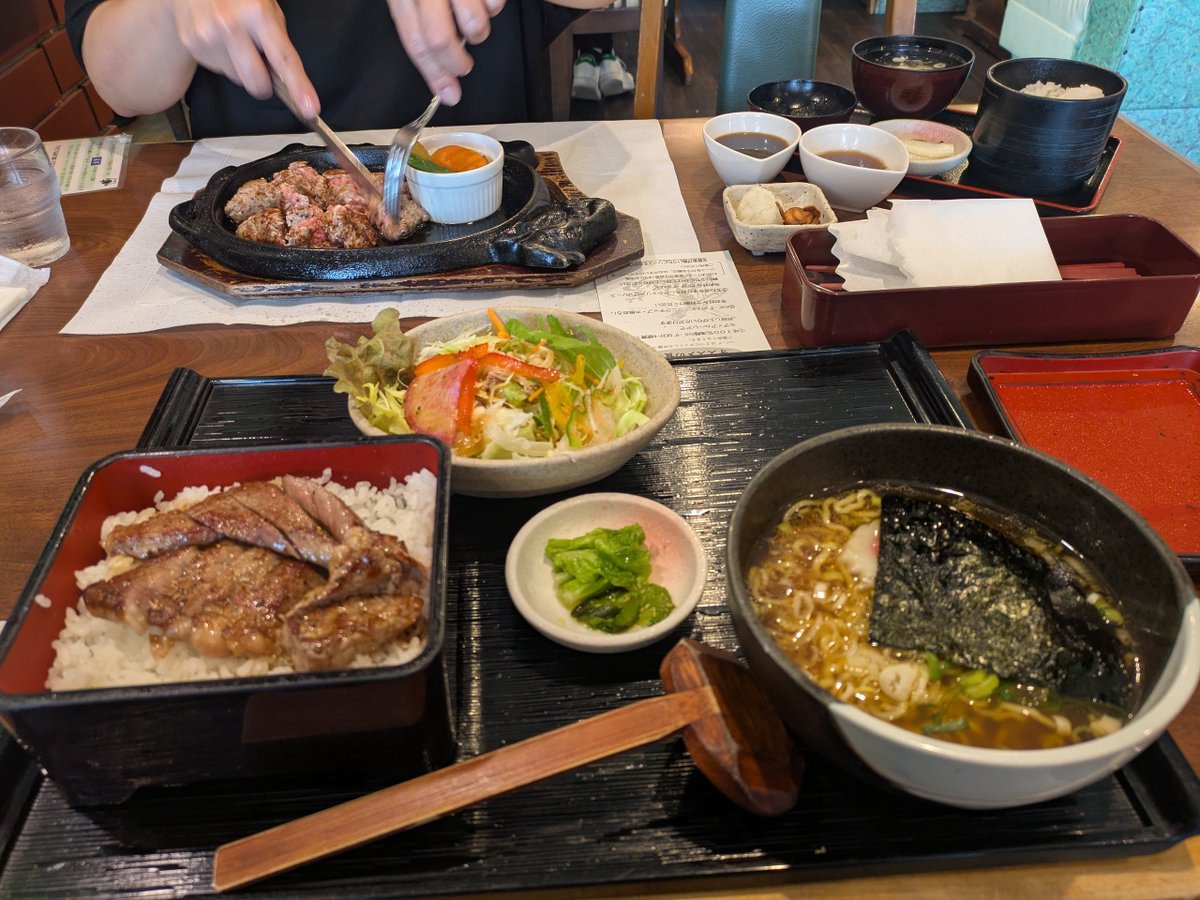 nm2023start's tweet photo. この日は長野県上田の安楽寺へ
道中の小諸市、レストラン車留夢で腹ごしらえ
外観のパラダイス感に若干圧倒されつつ、地元の人気店との事で安心して入店
メニューが豊富でどれも美味しそう、そんなに高くないし…
実際、美味い！
近くにあると嬉しかったなぁ〜
#レストラン車留夢 https://t.co/ywzsspbZPv