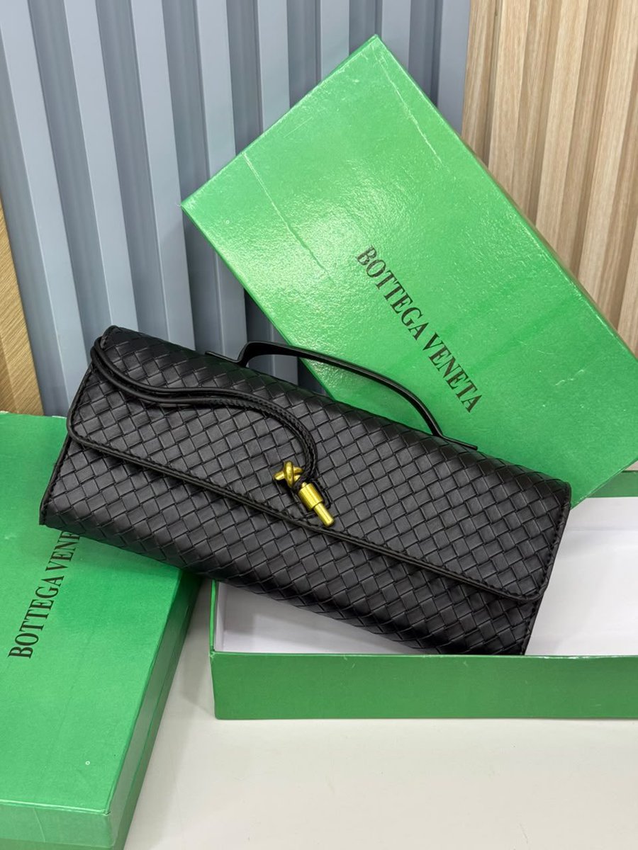 Tbillion40's tweet photo. N24,000

Boxed https://t.co/5O18kg6LIG