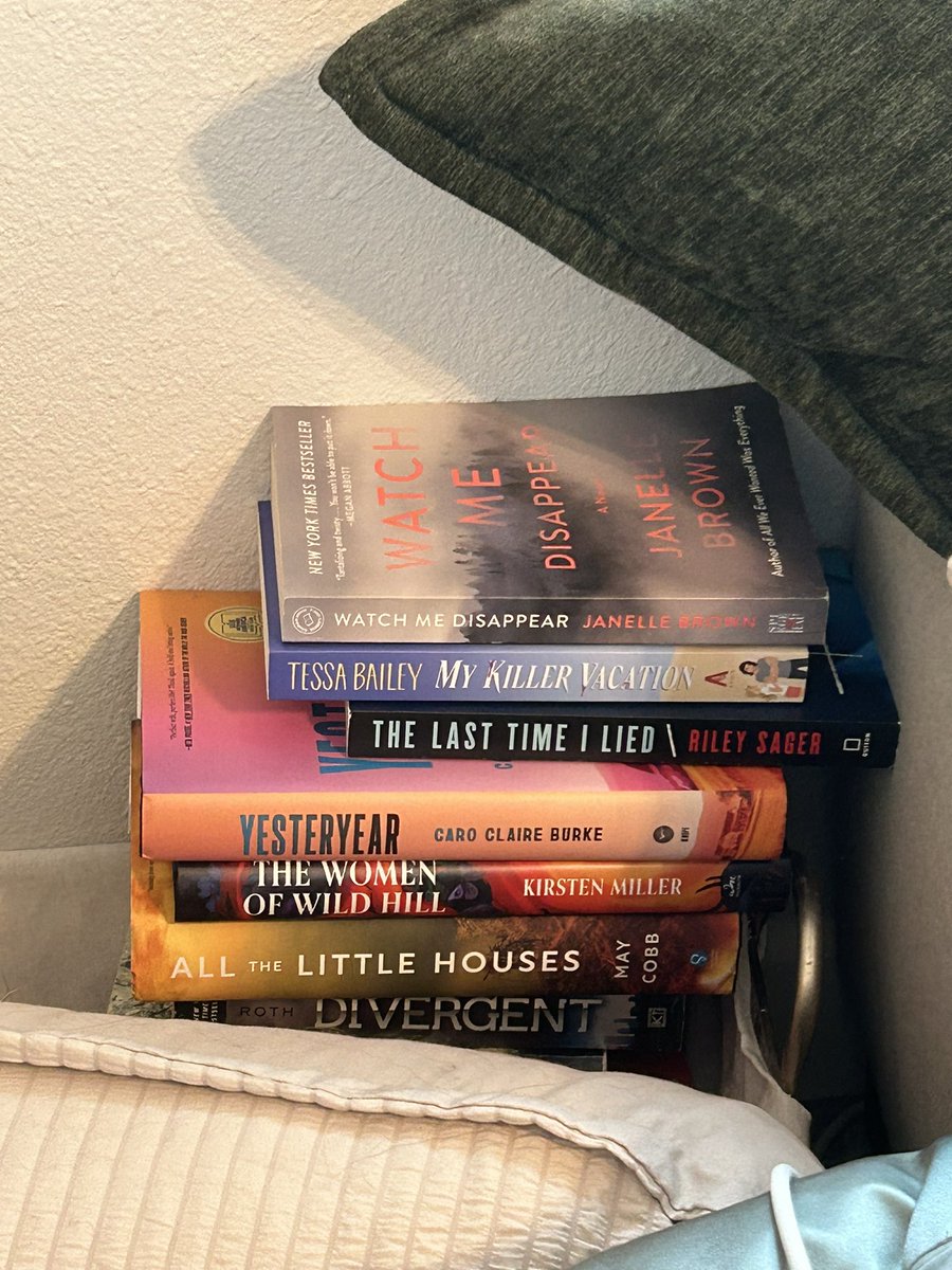 midnighbookworm's tweet photo. the basket of books that has no home is currently staring at me https://t.co/JpqBd7yM22