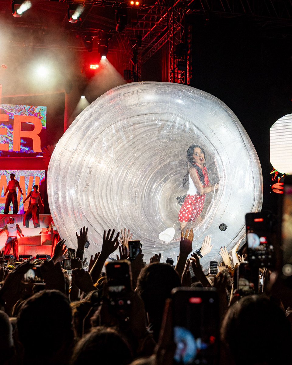 katyperryinfoo's tweet photo. 🚨 Katy Perry's full concert at Fenapo will be broadcast live on Facebook and YouTube.

link: https://t.co/4Y5QxTijwX https://t.co/B7AyJ0dXnz