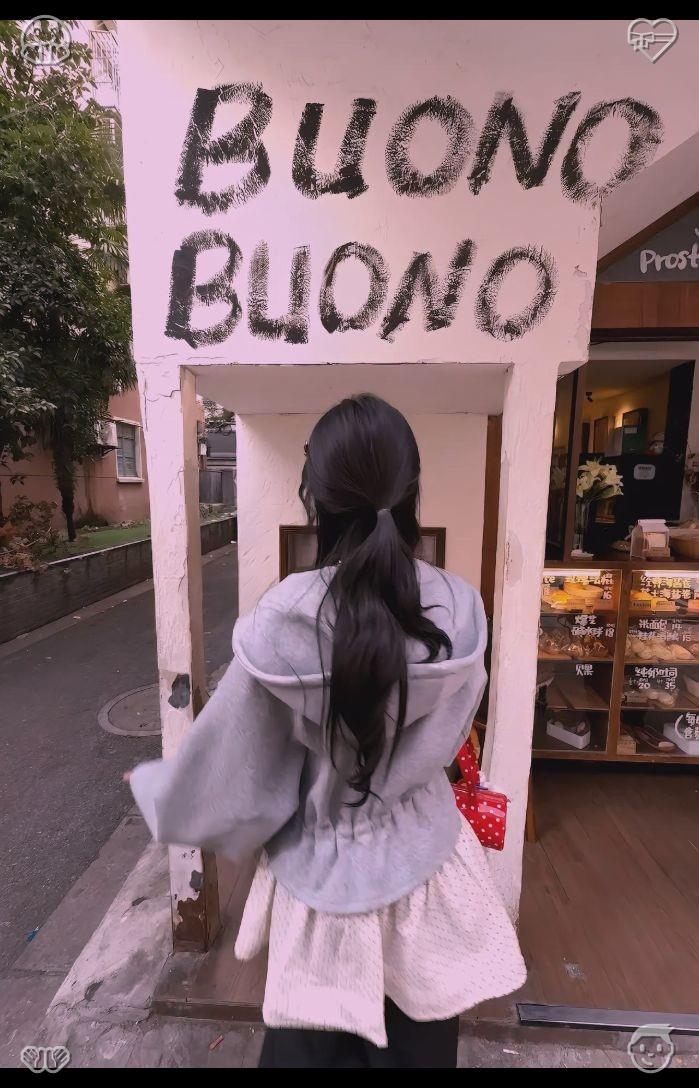 soococonut's tweet photo. I make my way into the kitchen, pour myself a glass of wine, and pause before the mirror there. Raising the glass, I capture a selfie in the soft, dim light, the wine catching a faint gleam. I caption the photo: “Home sweet home.” 🤓 Later, a dog strolls by, walking another do https://t.co/zueZyqQufd