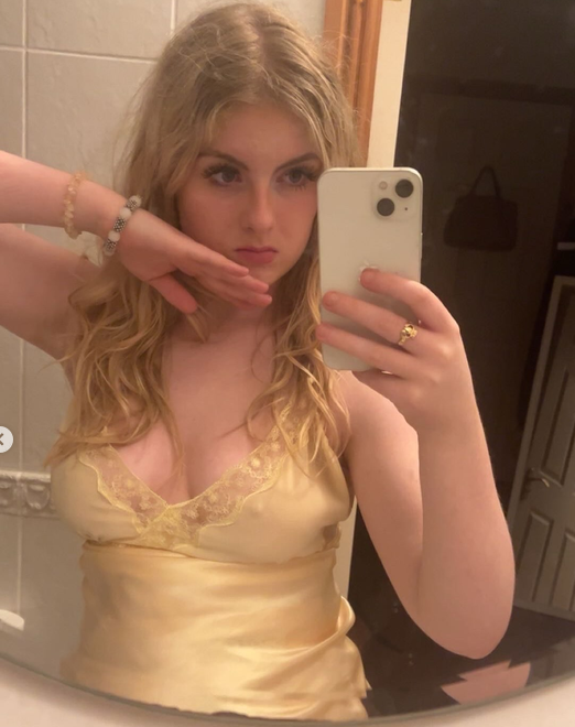 tribier4thc's tweet photo. Trib her and i will get her reaction https://t.co/LR1YQq7ci3