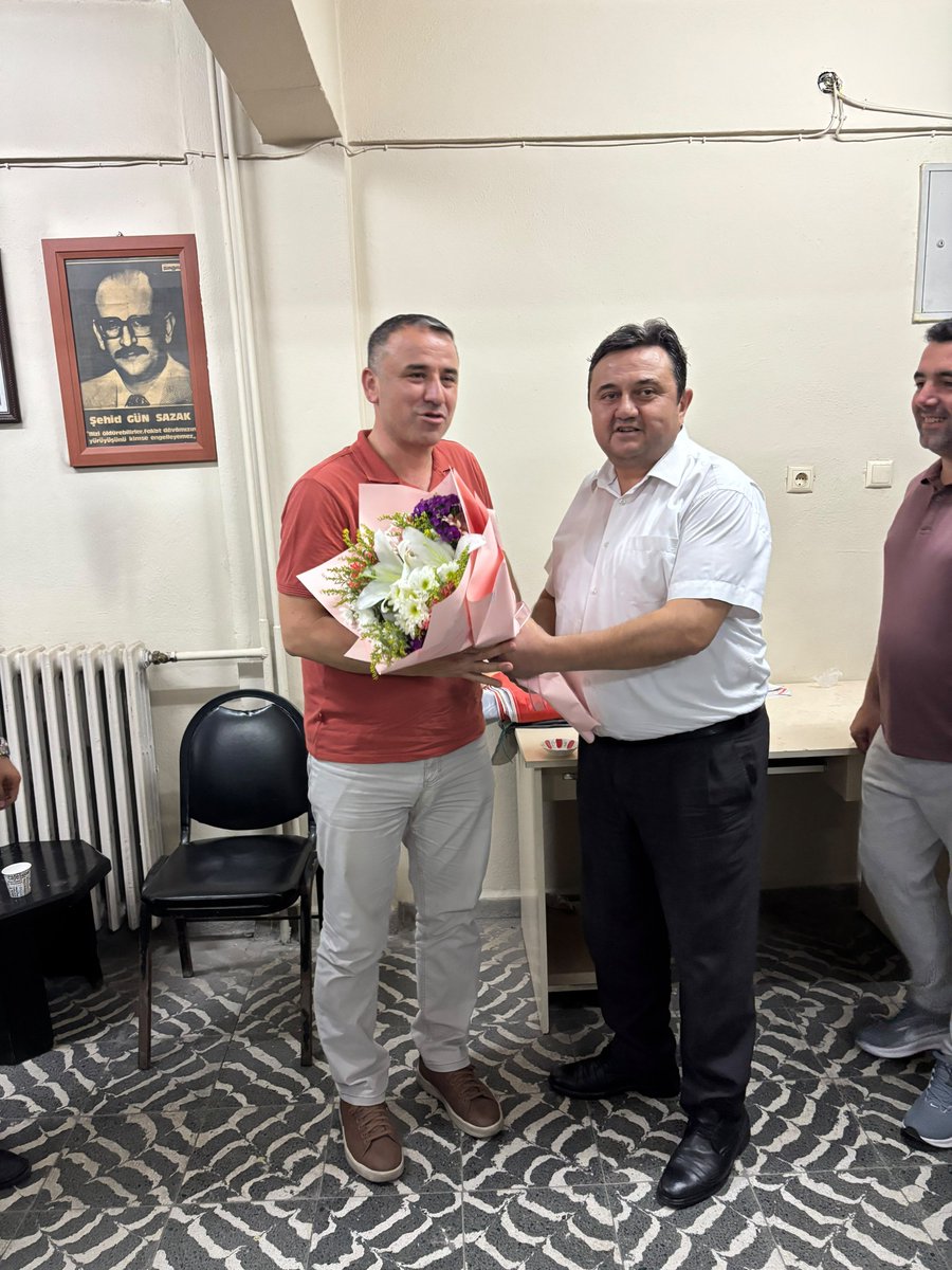 KulaAkParti's tweet photo. İlçe Başkanımız Nejat Gülmez’in başkanlığında haftalık olağan yönetim kurulu toplantımızı gerçekleştirdik. 
Programımızın devamında Cumhur İttifakı ortağımız MHP Kula İlçe Başkanı Hüseyin Sönmez ve yönetimine hayırlı olsun ziyaretinde bulunduk.
#Cumhurittifaki https://t.co/kzPDioEDy5