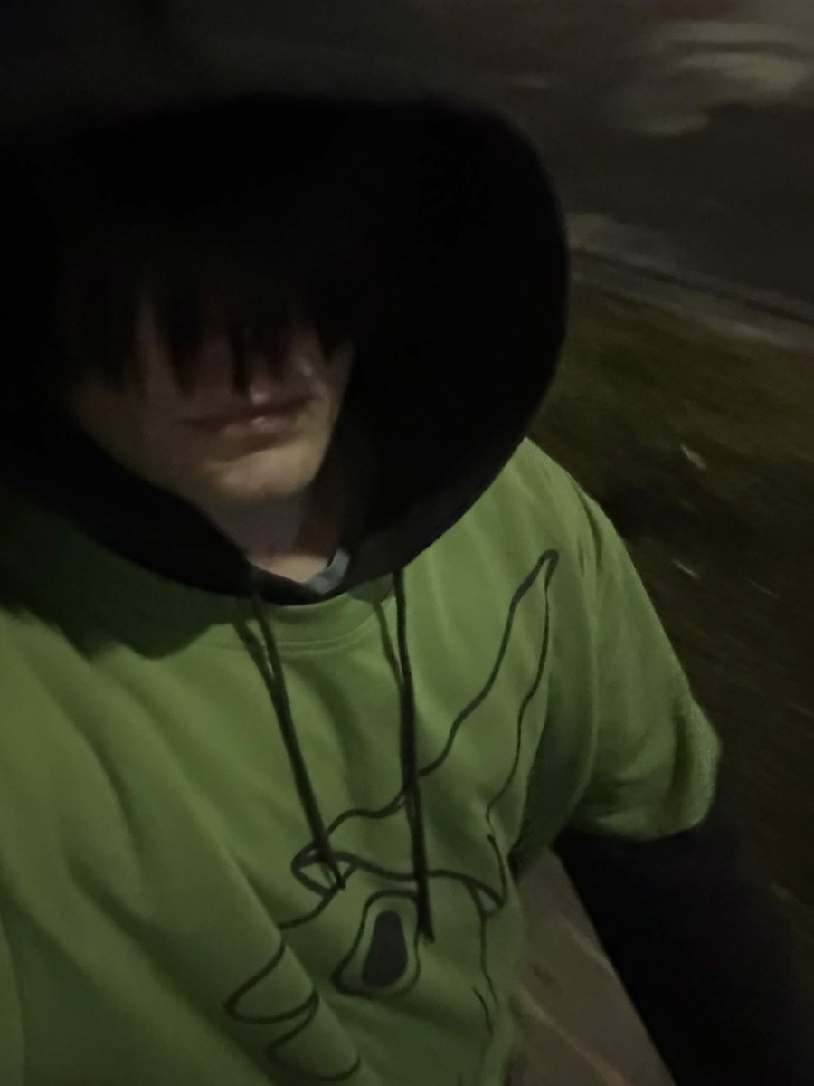 burner_0123's tweet photo. Can you guys start posting this around so that it gets posted more than my leaked school photos thanks https://t.co/EVSQjAhecm