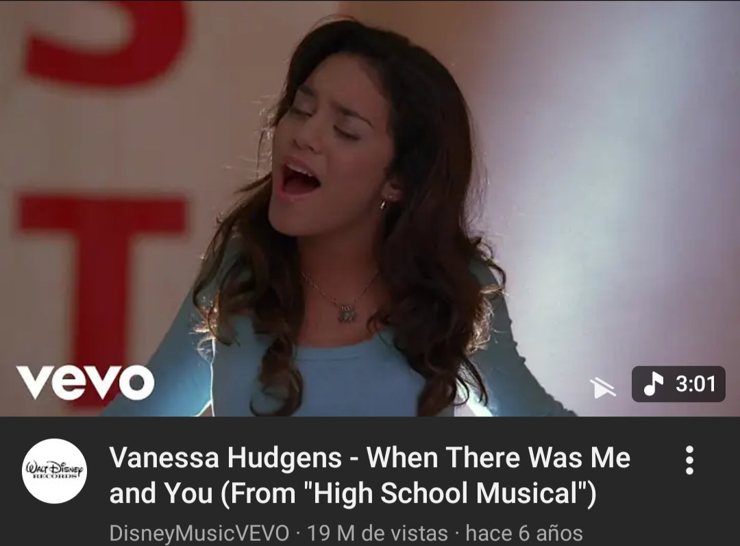 hsxlune's tweet photo. Me acordé de la obsesión que tenía yo con este video cuando era una niña vanessa me hechizo por completo lo veía 10 veces por día mínimo https://t.co/OMKhN18Smz