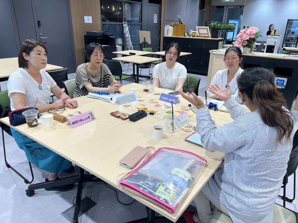 Ikoma_learning's tweet photo. 生駒山上遊園地野外劇場で9月27日に行われる新たな音楽ステージ「IKOMA Sanjo Sound Picnic」の本番直前出演者説明会をイコマド元町で行いました⭐︎様々な属性の音楽家が、公演の成功という同じ目的のために、更に盛り上げる方法を交流会で話し合いました♫本番でお会いしましょう！#サンピク https://t.co/wmIcNCVDii